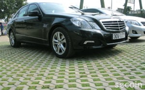 Cách thi công gạch trồng cỏ cho bãi đỗ xe